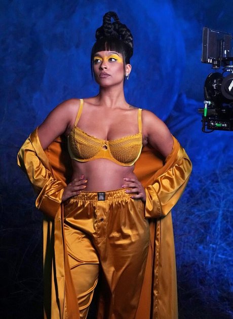 Lilly Singh ポルノスター 写真