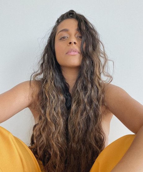 Lilly Singh ヌードモデル 画像