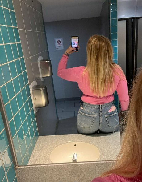 curvykgirl スター ヌード 画像