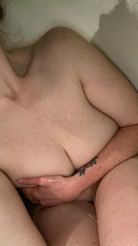 curvykgirl profile image