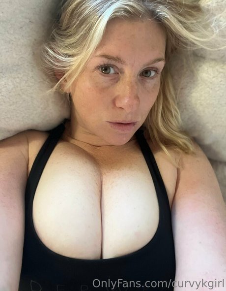 curvykgirl ヌードのポルノスター ギャラリー