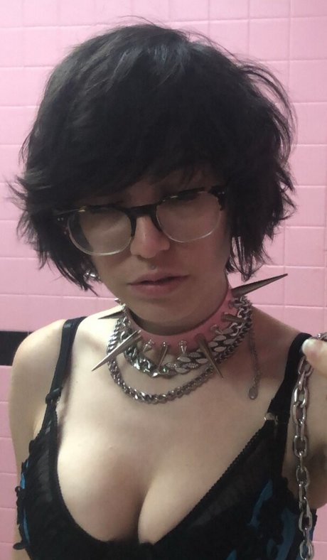 leez_____ top profile image