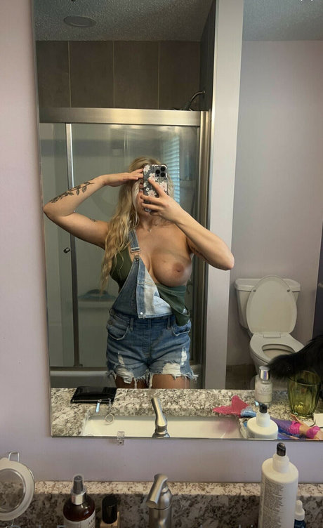 Sophuckingone 裸のスター 画像