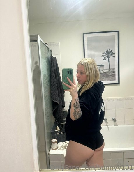 bunnyy101 ポルノスター 写真