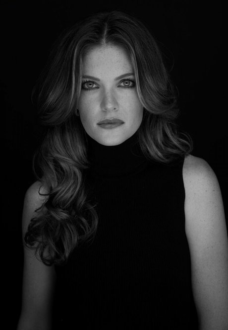 Meghann Fahy 完璧なスター 写真