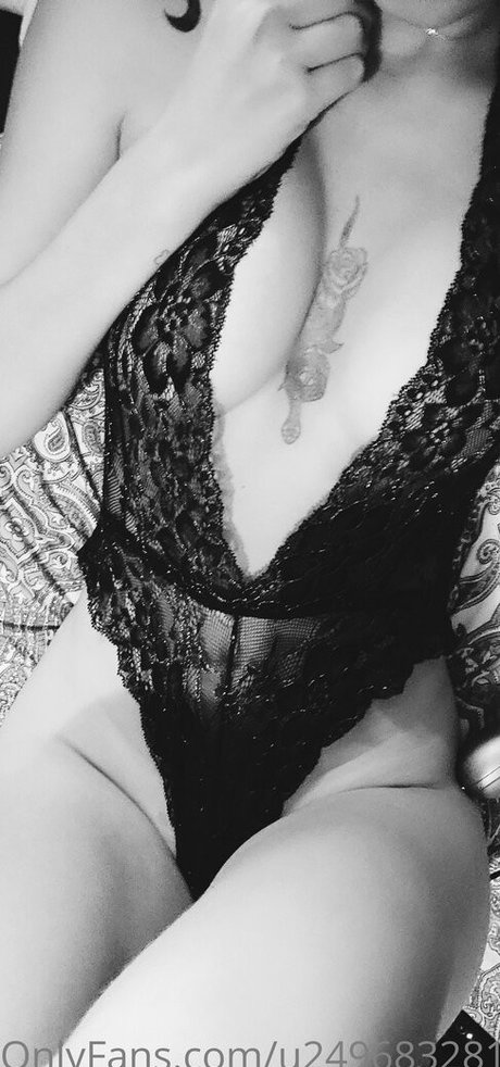 大きな黒い猫OnlyFans ホットセクシー 画像