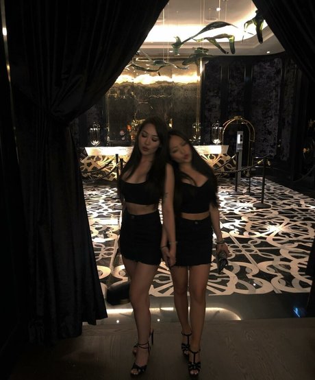 アジア人トゥインクOnlyFans ホット 写真