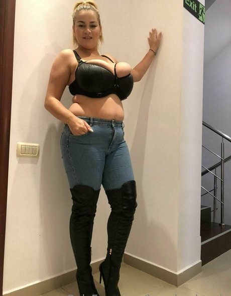 黒人のOnlyFans アートヌード 画像