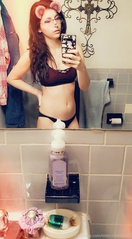 小さいチンポOnlyFans アート裸 画像