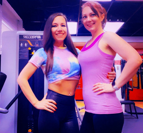 姉妹のOnlyFans ポルノグラフィック 写真