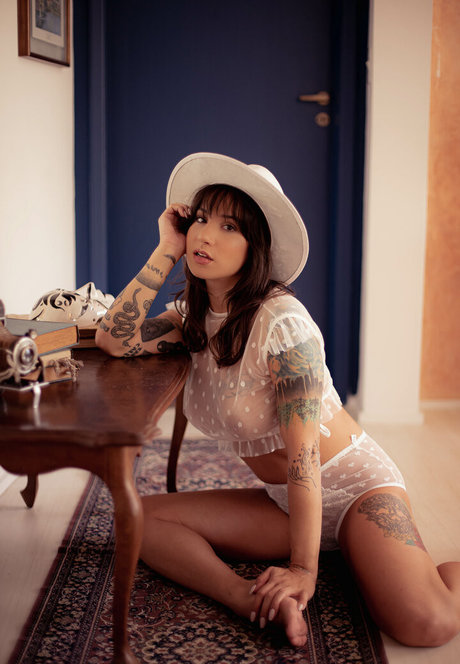 Thais Marin ヌードモデル 写真