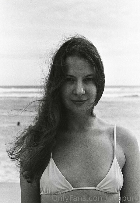 金髪の小柄なOnlyFans 美しいヌード 写真