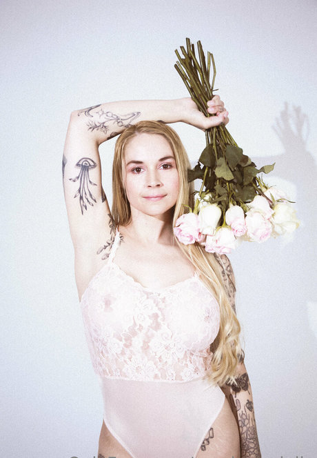 エモオンリーファン ホットポルノ 写真