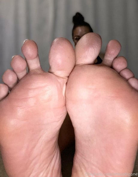 shesabigone トップモデル 写真