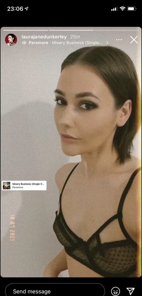 客室乗務員 OnlyFans ホットポルノ 画像