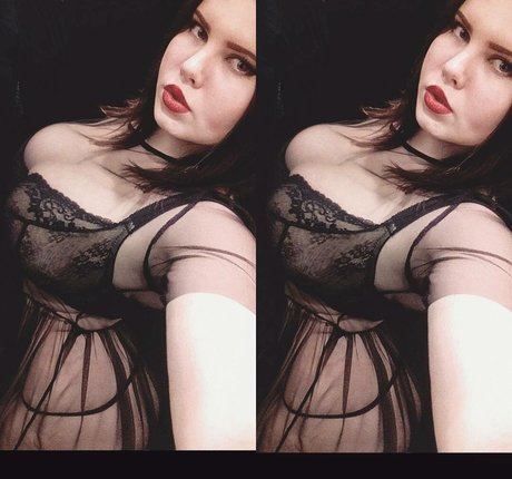 黒檀の指入れOnlyFans エロチック 画像