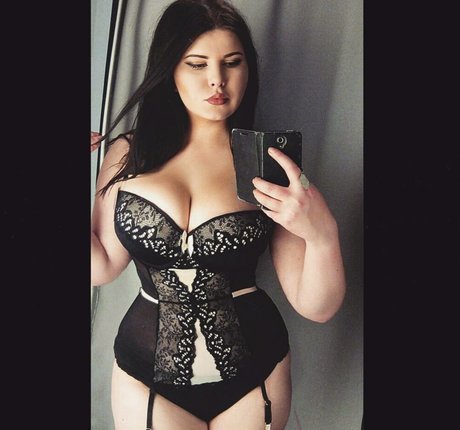 ゴスアジアンOnlyFans 無料 写真