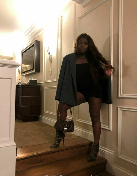 sissy serayah セックスモデル 写真