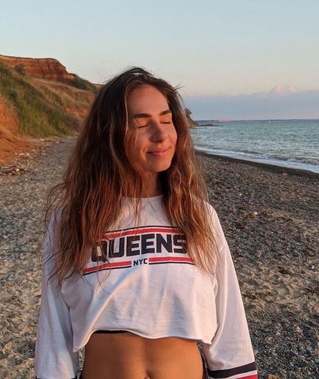 Anna Adamovich セックススター 画像