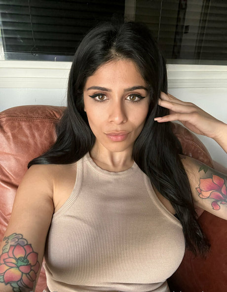 ブラック・ポーグ・オンリーファンズ 可愛い ギャラリー