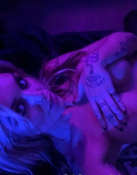 itsleoxo ヌードモデル 写真