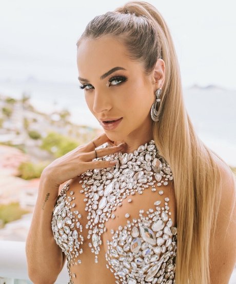 美しいベイビーOnlyFans 裸 ギャラリー