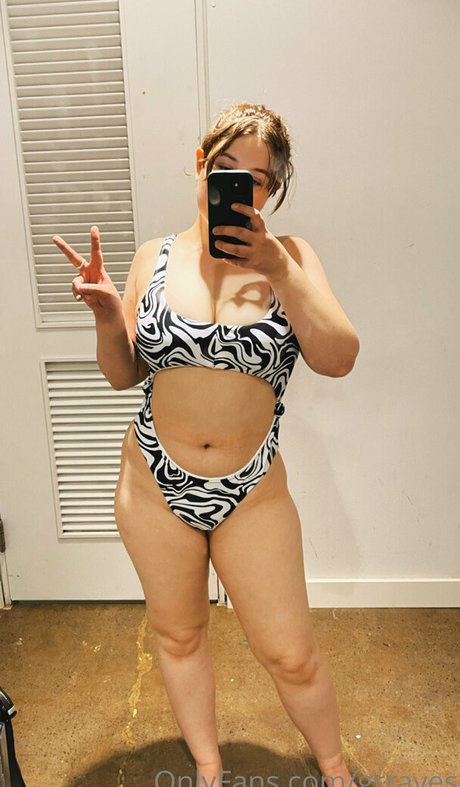 grraves アートモデル 写真