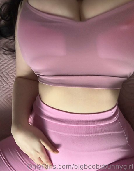 bigboobsbunnygirl アダルトスター 写真