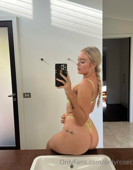 痩せたブロンドのOnlyFans セクシーヌード 写真