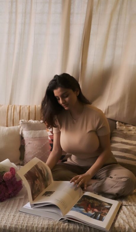 Anveshi Jain 完璧なスター アーカイブ