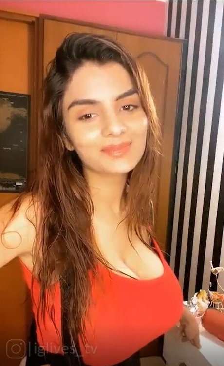 Anveshi Jain 完璧なスター 画像