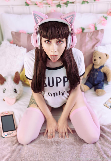 スターティーンオンリーファンズ ヌード 写真