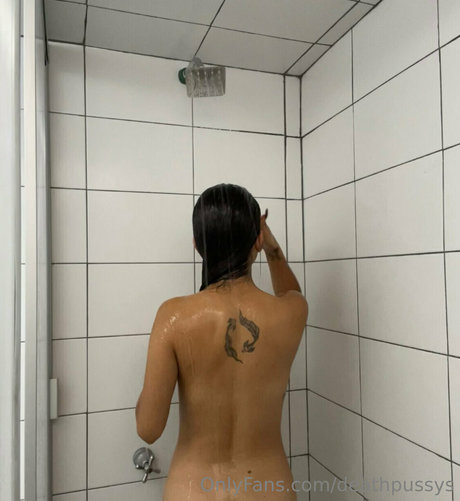 deathpussys ホットスター 写真