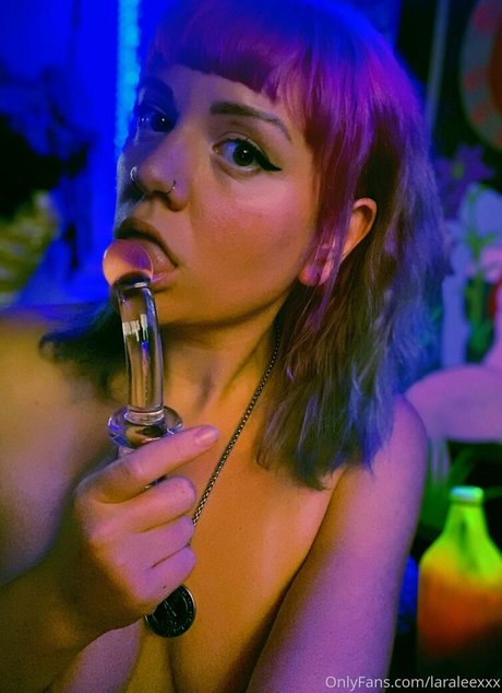 laraleexxx ポルノモデル 写真