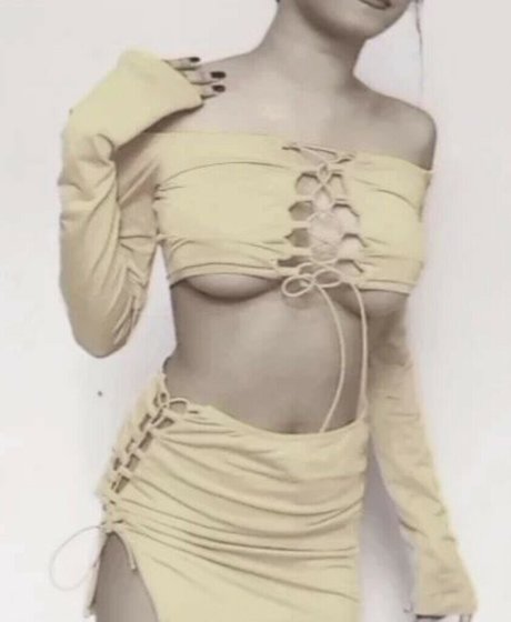 Uva Roy ヌードモデル 写真