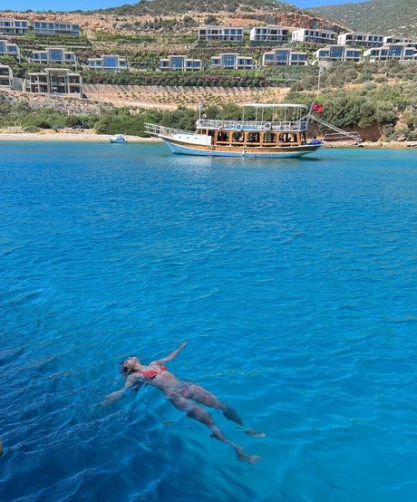 Zeynep Kurubacak 素敵な女優 ギャラリー