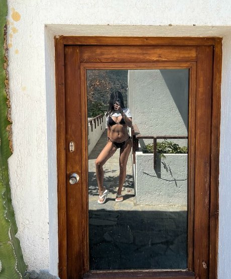 Zeynep Kurubacak エロティック女優 ギャラリー