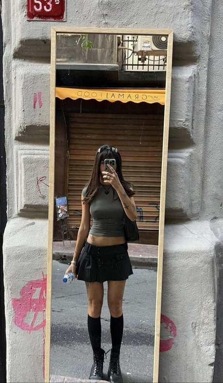 Zeynep Kurubacak ポルノスター 可愛い 写真