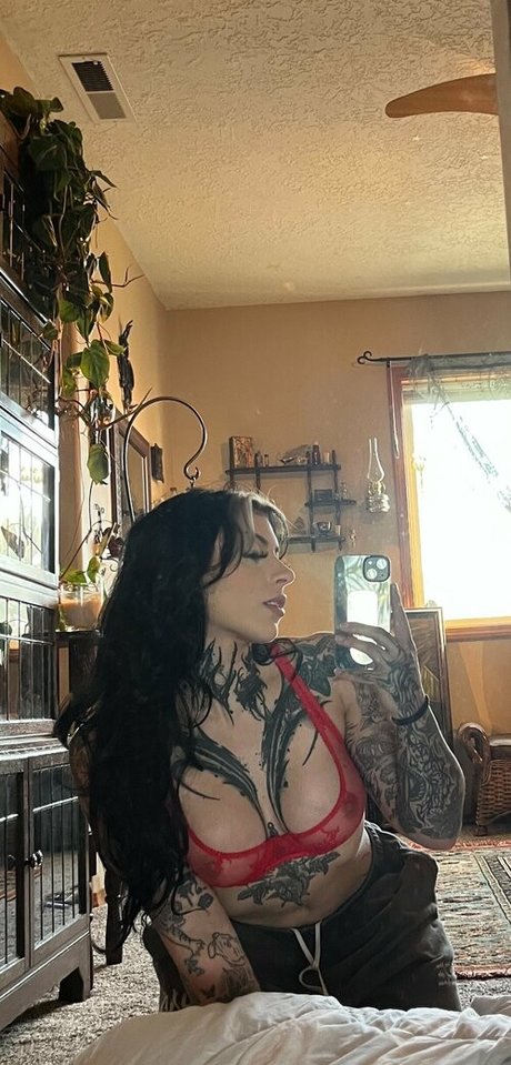 巨大なチンポを持つシーメールOnlyFans セクシーヌード ギャラリー