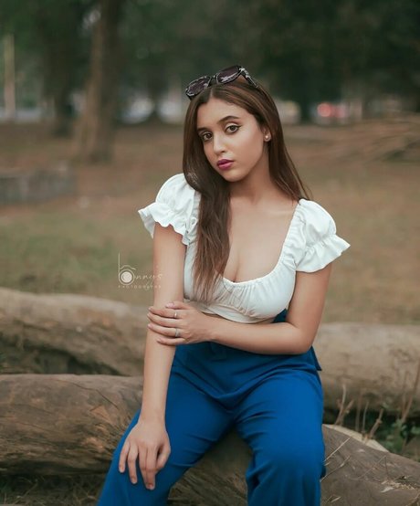 Rajasree 裸のポルノスター 写真