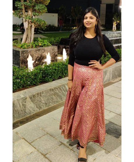 Tassels and Trails 裸のスター 画像