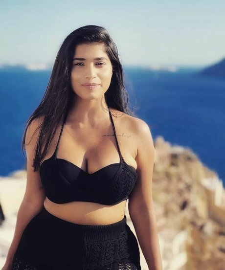 Pratika Sood 素敵なモデル 写真