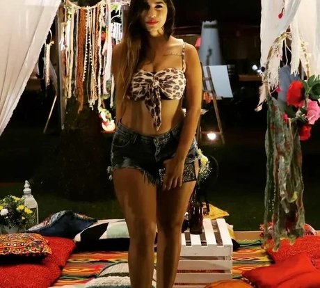 Pratika Sood 美しい女優 写真