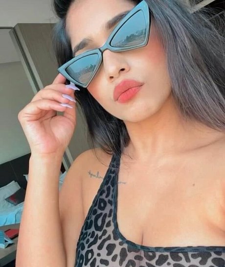 Pratika Sood スター 裸 画像