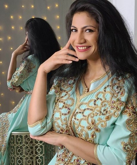 Komal Bhagat ポルノスター 素敵 写真