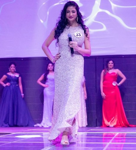 金髪ストリップOnlyFans エロチック 写真