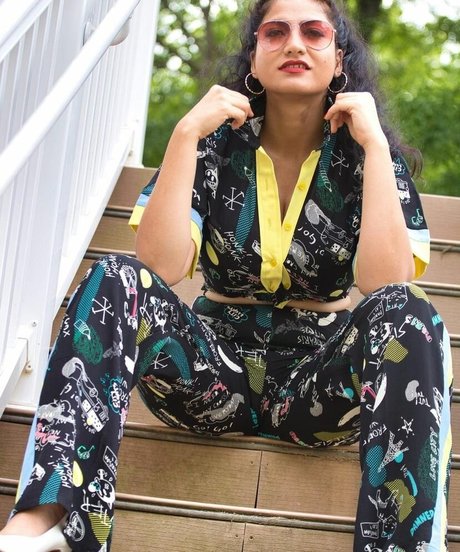 Komal Bhagat ヌードのポルノスター 写真