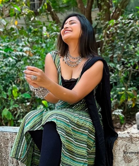 Roma Varadkar ポルノスター 写真