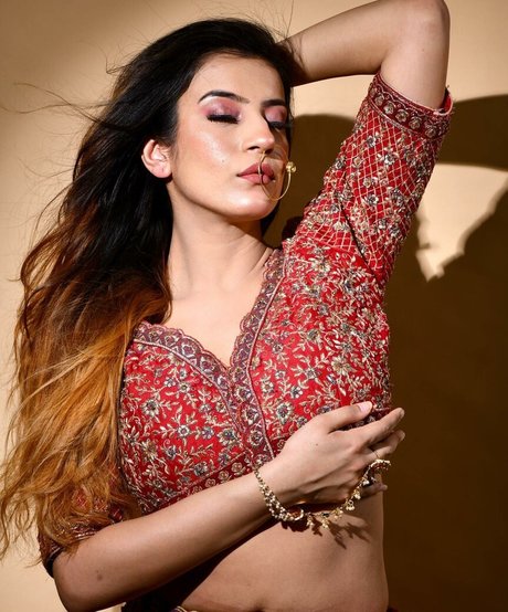 Akshita Dutta トップ女優 ギャラリー