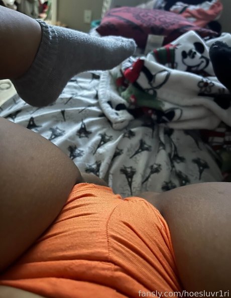 hoesluvr1ri かわいいポルノスター 画像